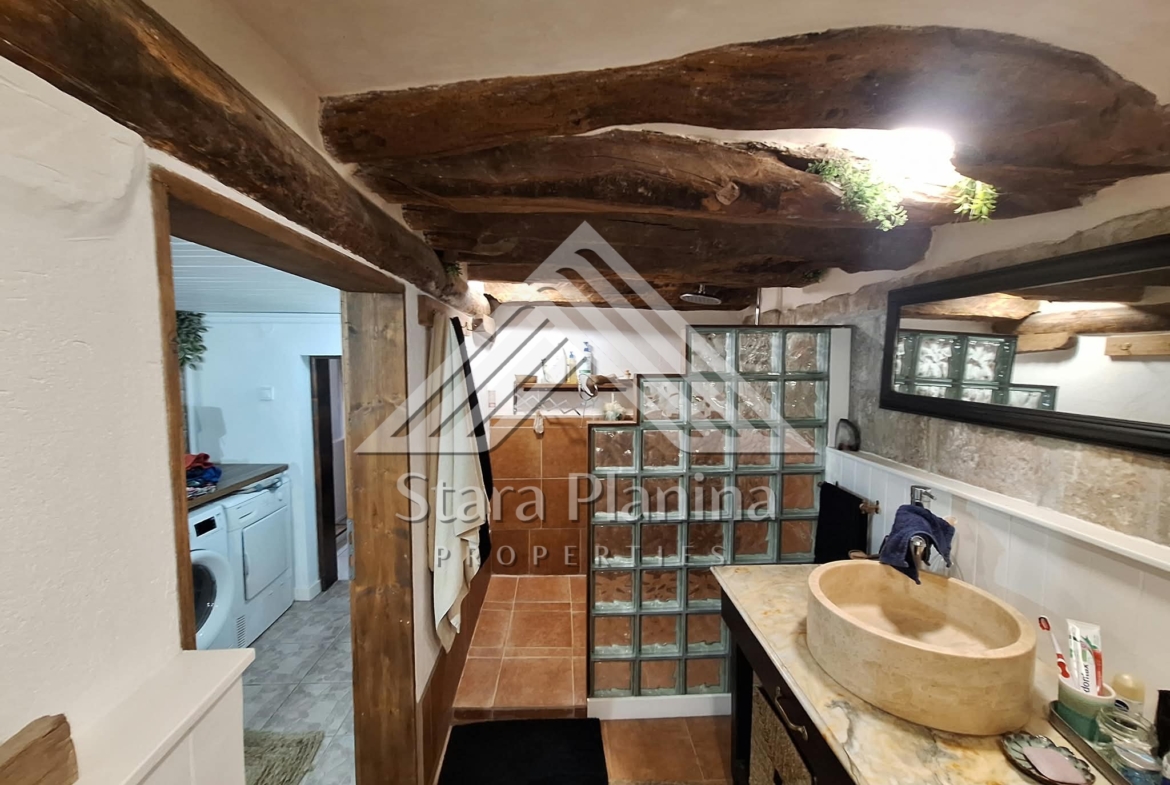 Автентична селска къща с 4 спални, двор от 2200 кв.м и прекрасни места за отдих – с. Кацелово