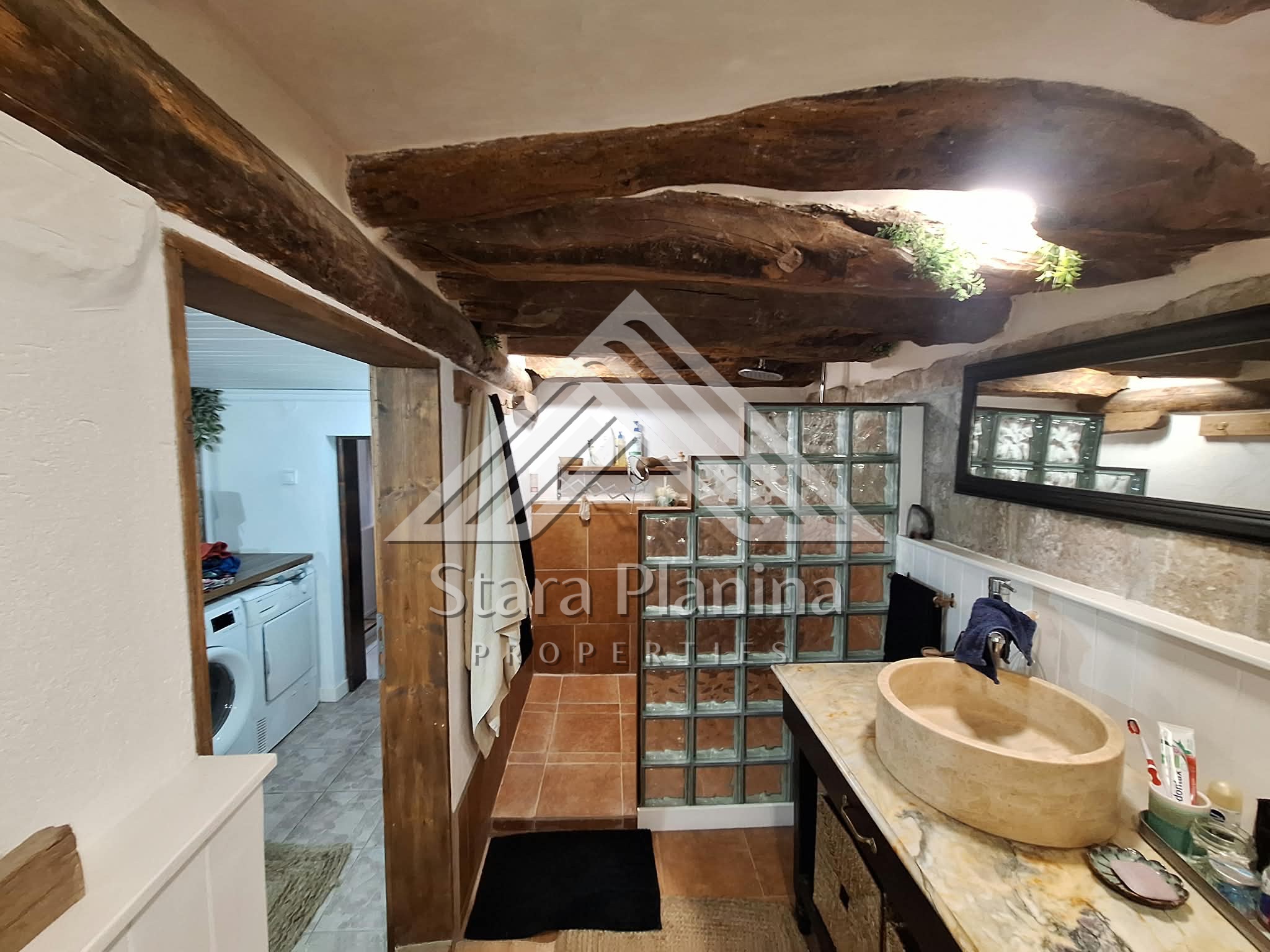 Автентична селска къща с 4 спални, двор от 2200 кв.м и прекрасни места за отдих – с. Кацелово