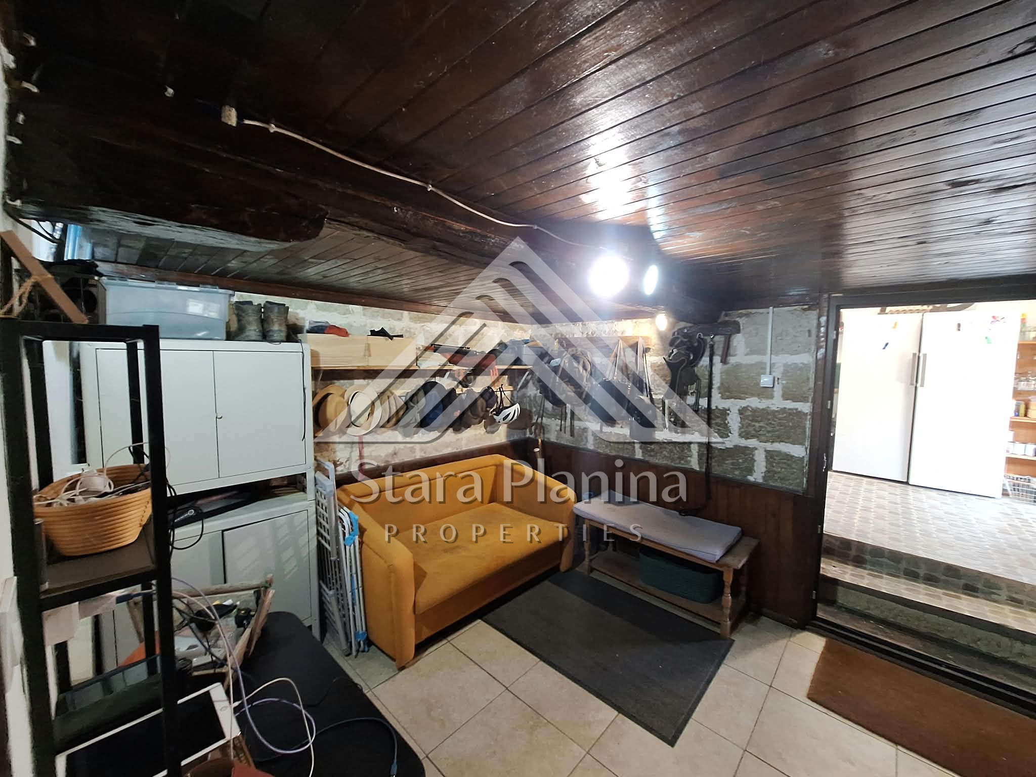 Автентична селска къща с 4 спални, двор от 2200 кв.м и прекрасни места за отдих – с. Кацелово