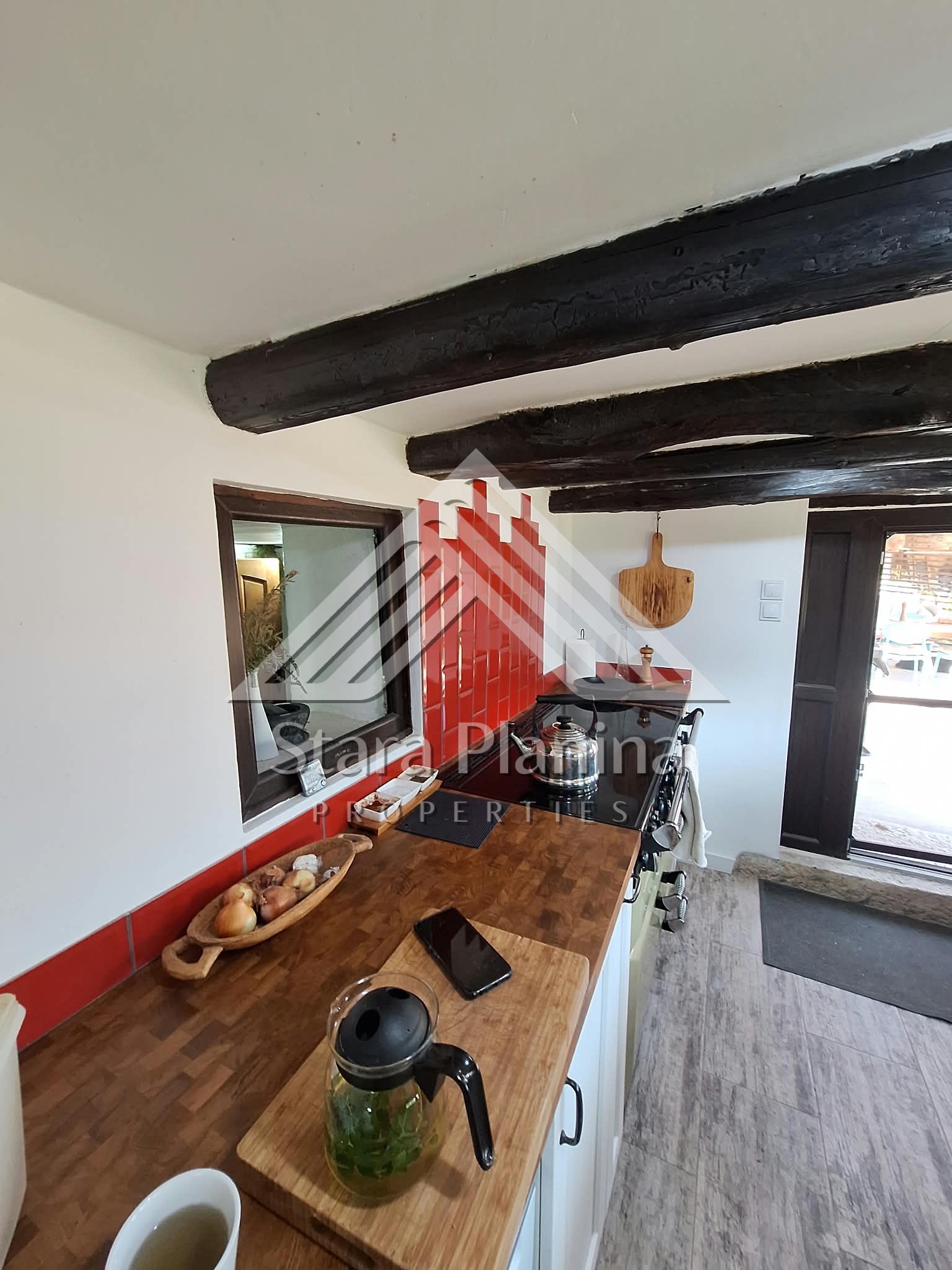 Автентична селска къща с 4 спални, двор от 2200 кв.м и прекрасни места за отдих – с. Кацелово
