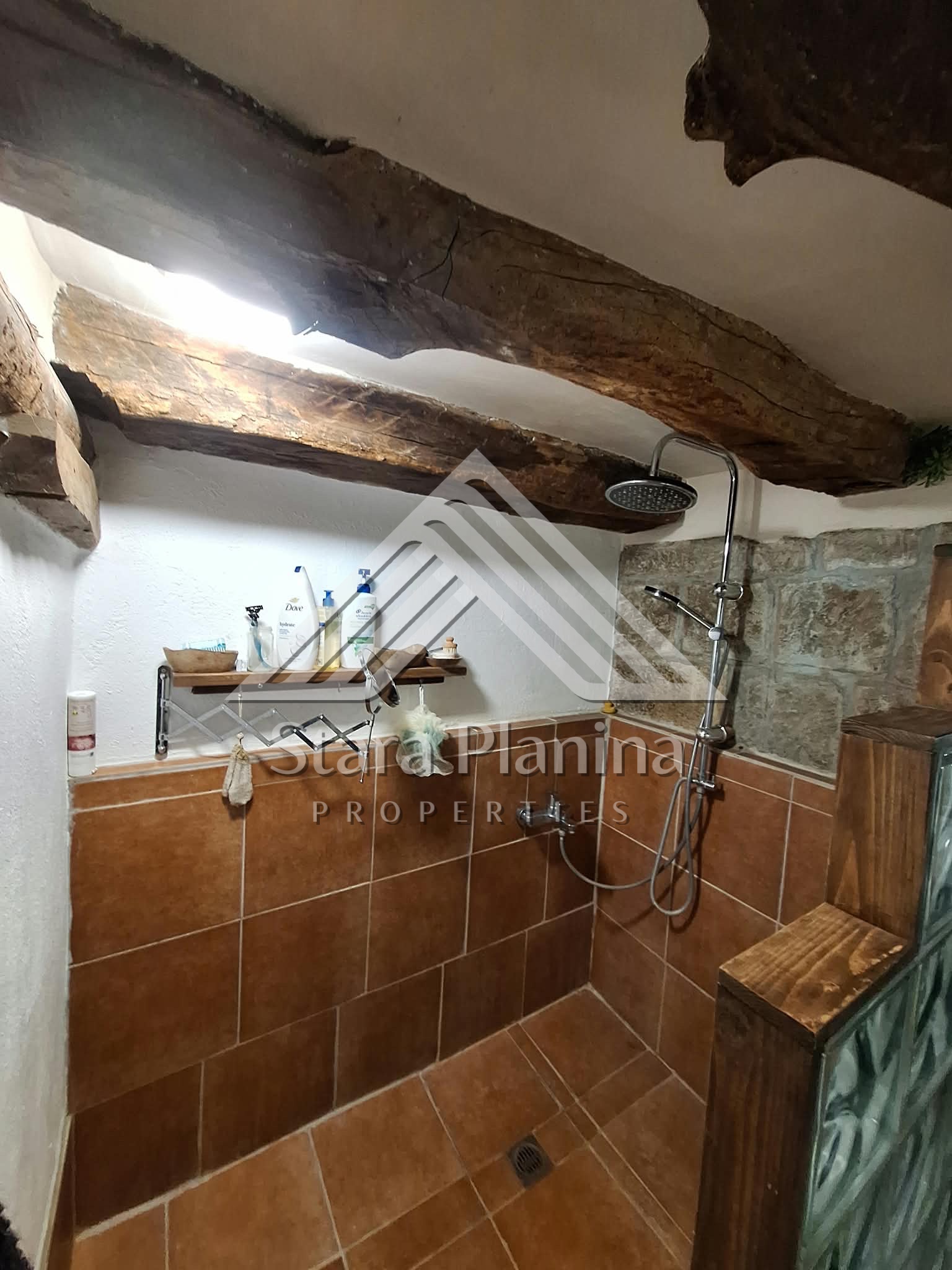 Автентична селска къща с 4 спални, двор от 2200 кв.м и прекрасни места за отдих – с. Кацелово