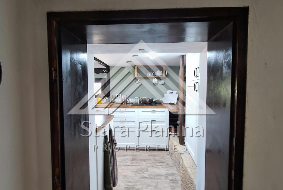 Автентична селска къща с 4 спални, двор от 2200 кв.м и прекрасни места за отдих – с. Кацелово